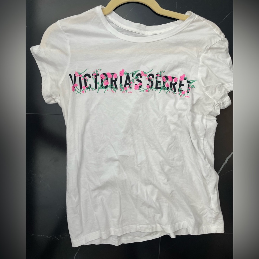 VS logo white tee